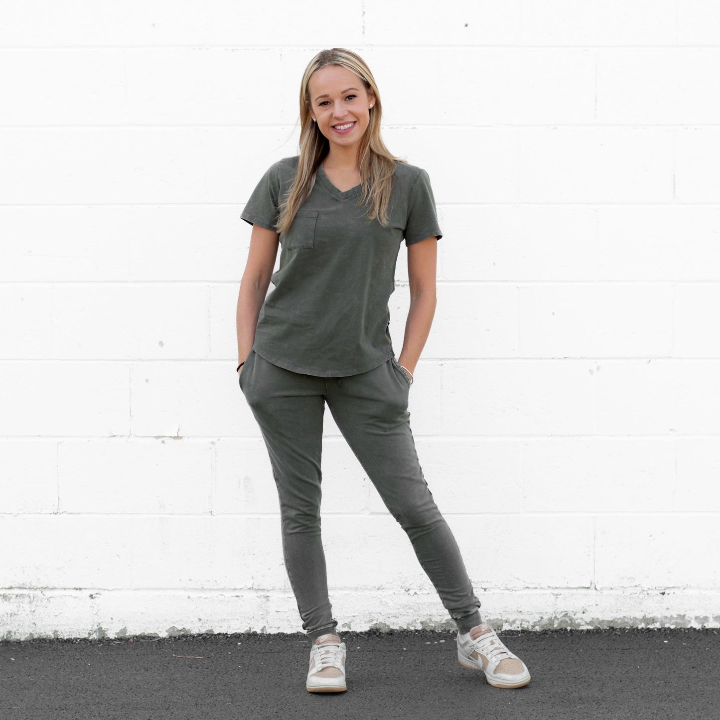 MAMA V-NECK- Moss Snow Wash